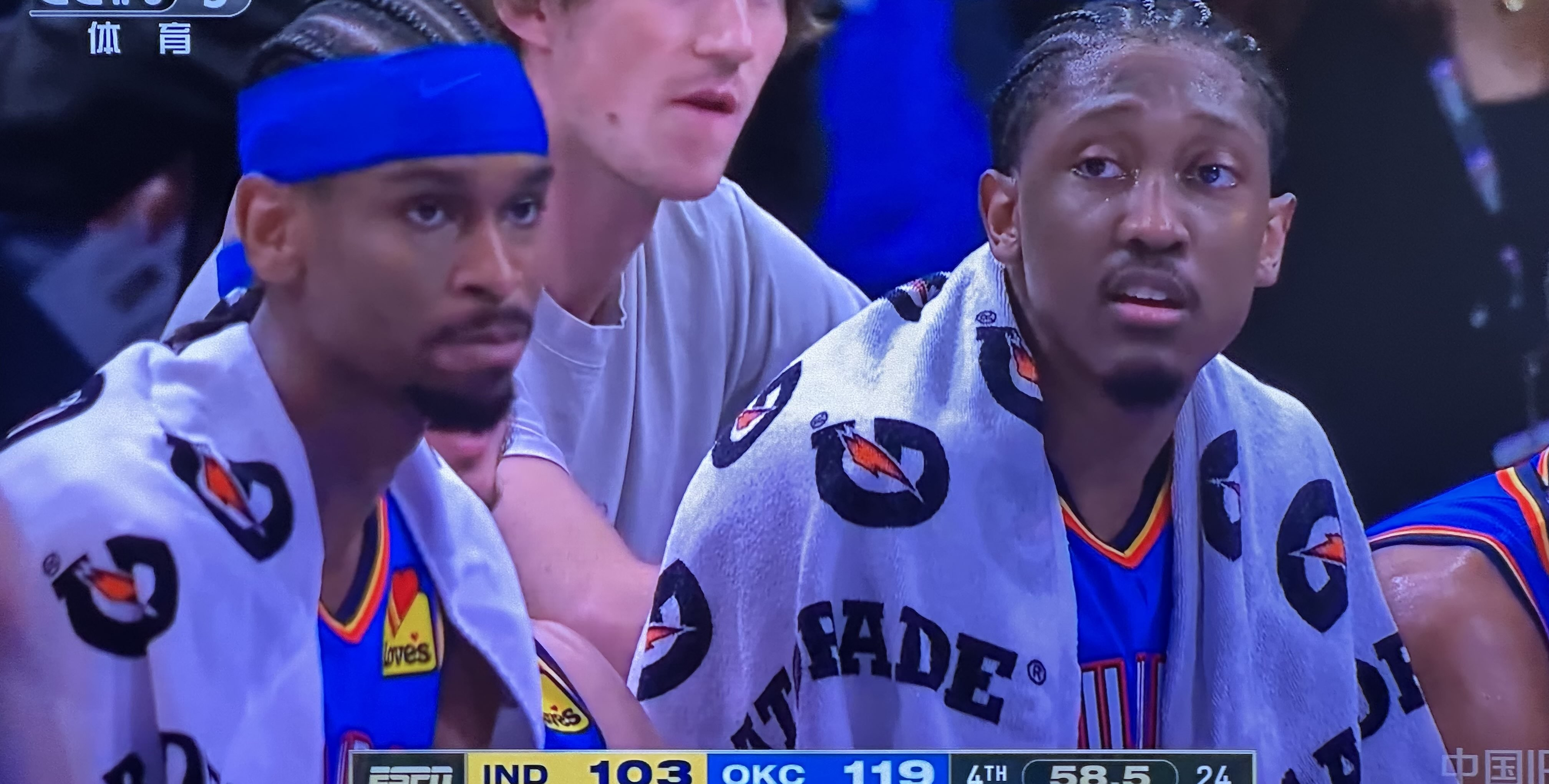 爵士队后卫连续砍+,助球队夺胜 爵士队后卫连续砍+,助球队夺胜