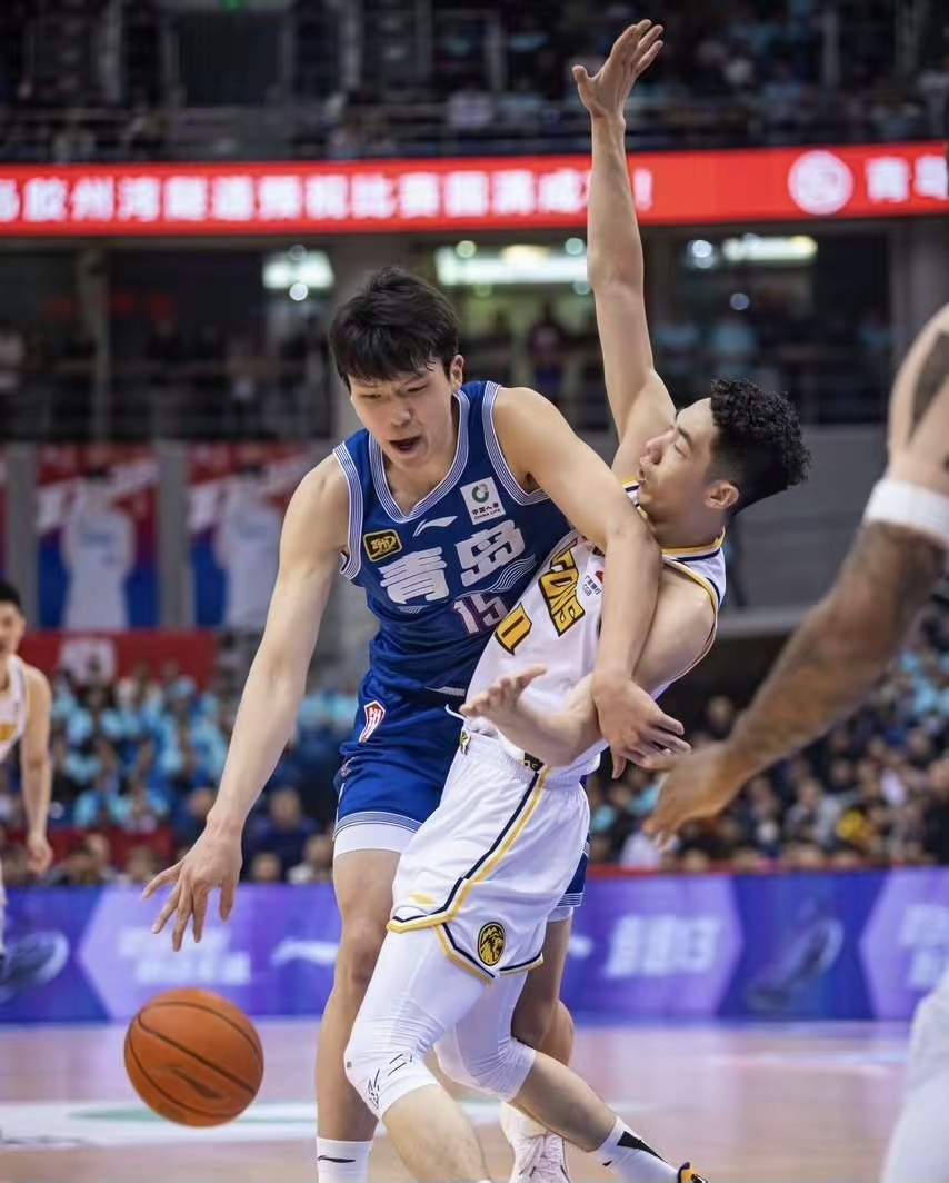 青岛队员备战积极,争取三分的简单介绍 青岛队员备战积极,争取三分的简单介绍