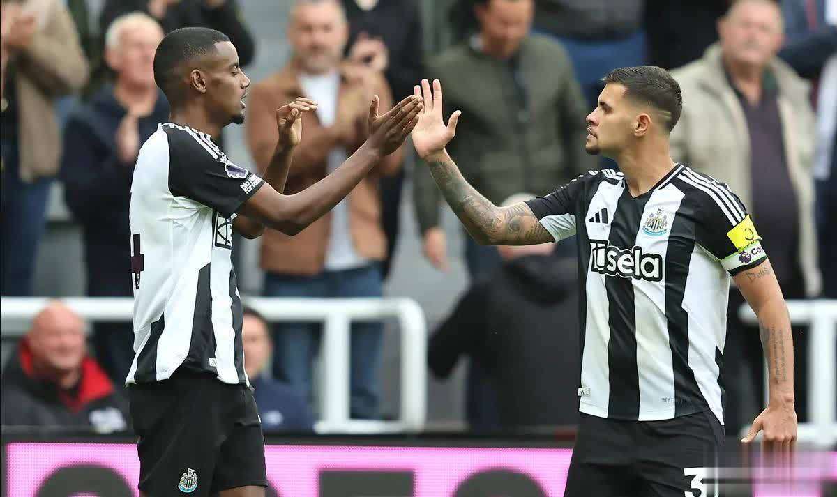 开云体育在线-关于AC米兰主场2-0战胜曼联，晋级欧联杯半决赛的信息